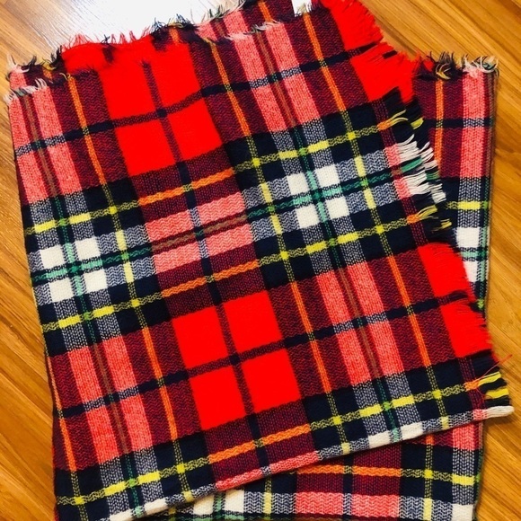 Old Navy Plaid tartan scarf, size OS - Picture 3 of 3